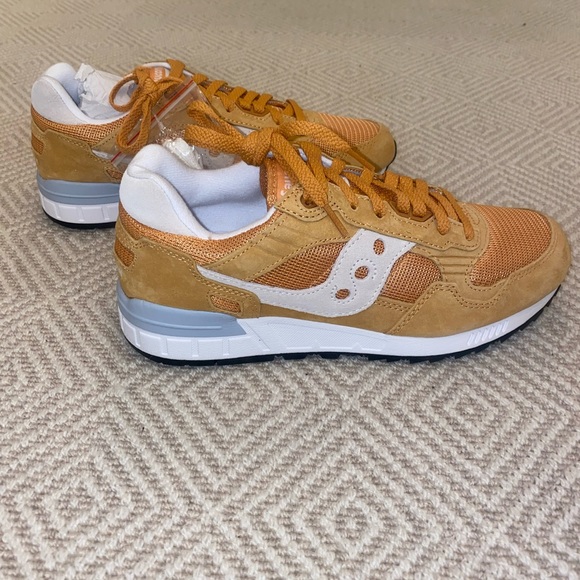 Saucony NEW IN BOX- Mens 9. Shadow 5000 Running Shoes MEN’S SIZE 9. /WNM- 10 1/2 - Picture 2 of 9